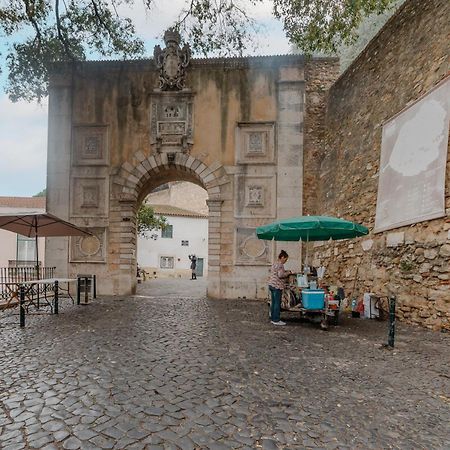 Ferienwohnung Stylish Getaway In A Mezzanine Flat By The Castle Lissabon Exterior foto