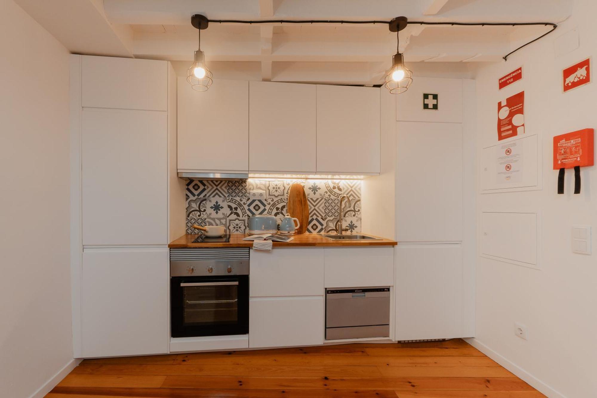 Ferienwohnung Stylish Getaway In A Mezzanine Flat By The Castle Lissabon Exterior foto