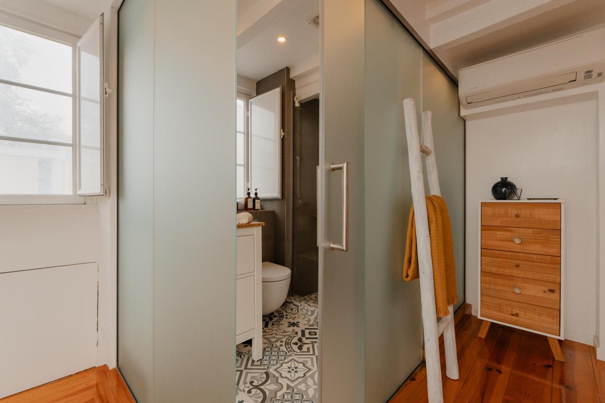 Ferienwohnung Stylish Getaway In A Mezzanine Flat By The Castle Lissabon Exterior foto