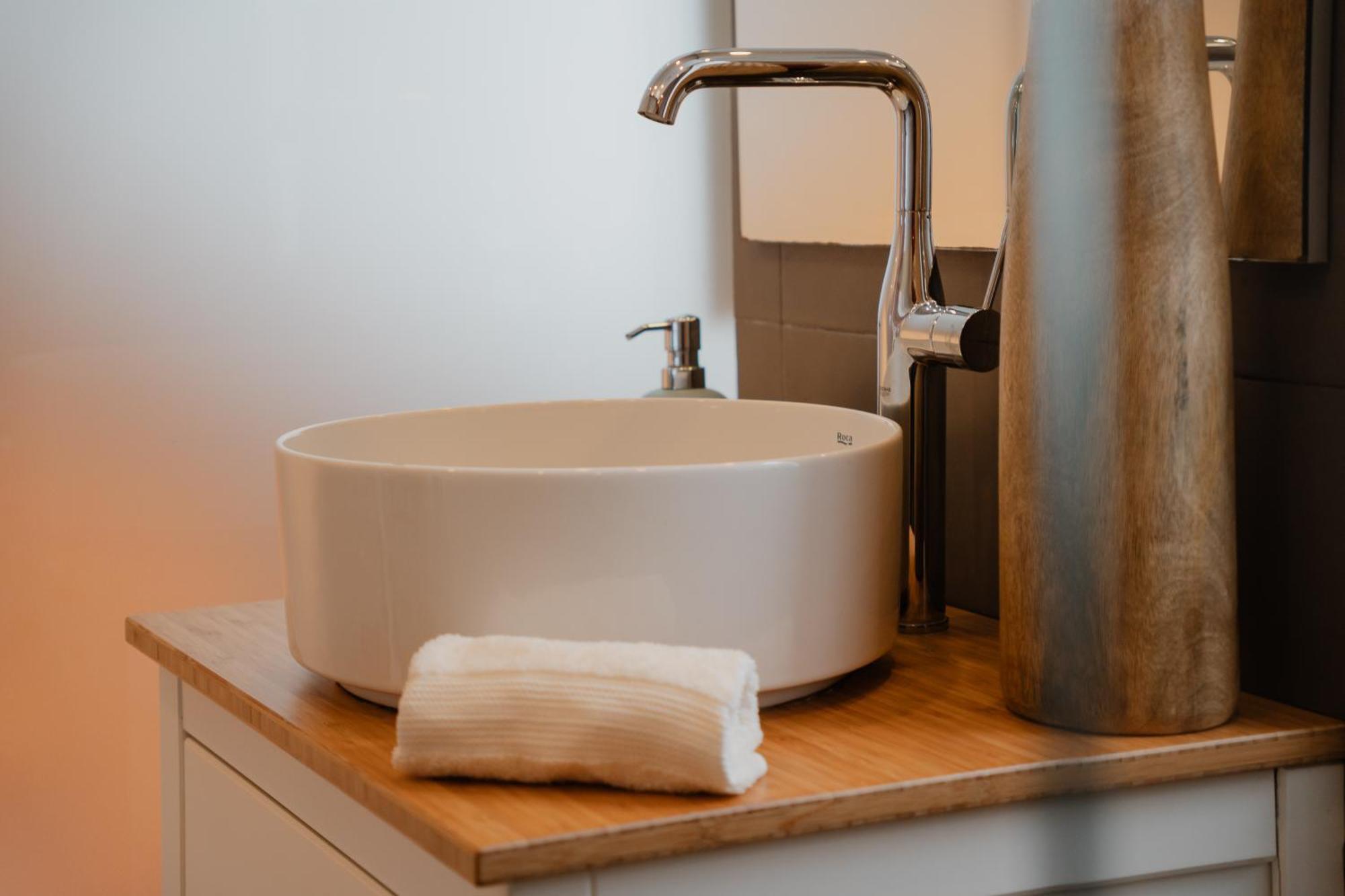 Ferienwohnung Stylish Getaway In A Mezzanine Flat By The Castle Lissabon Exterior foto